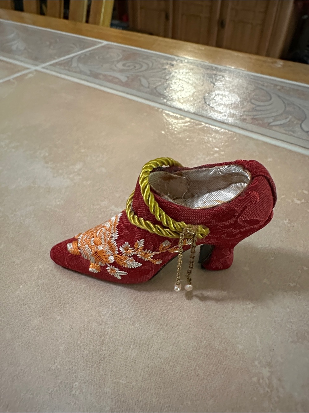 VTG COLLECTABLE Embroidered Red Healed Shoe